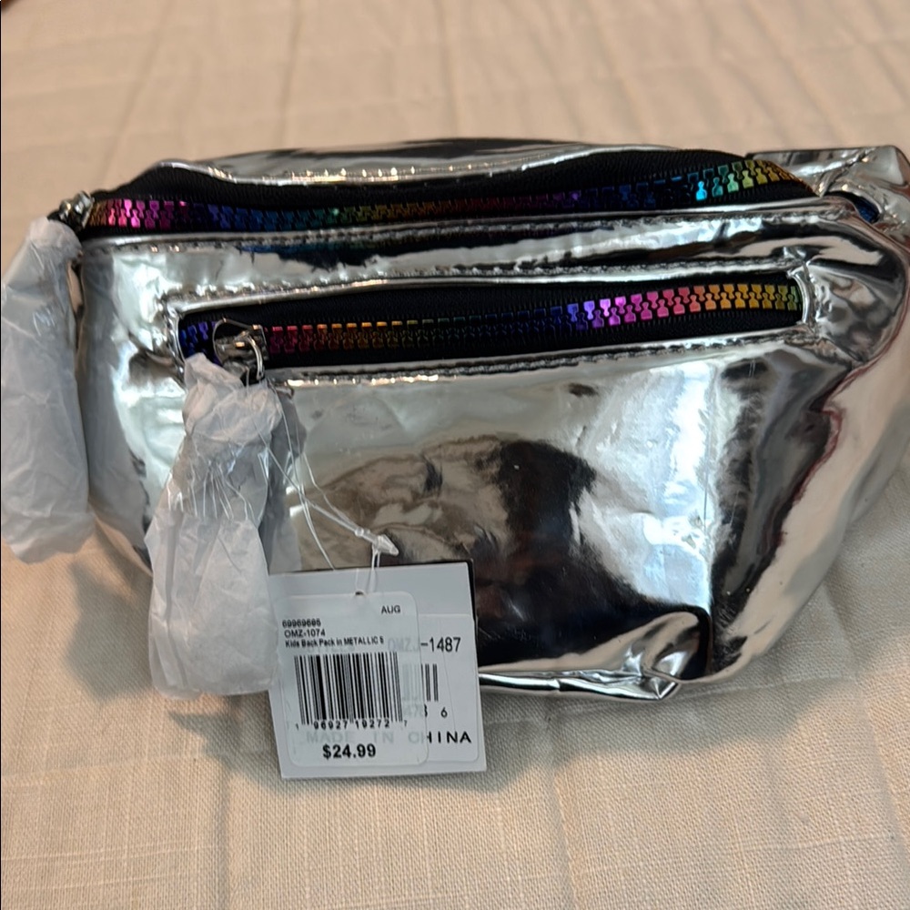 New kid’s back pack/metallic